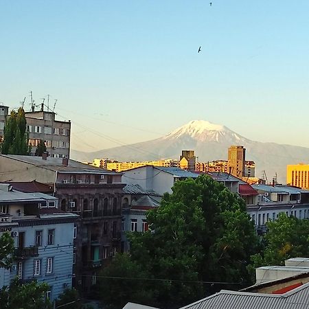 Umba Apartment N3 - Balcony And Mount Ararat View Yerevan Exterior photo